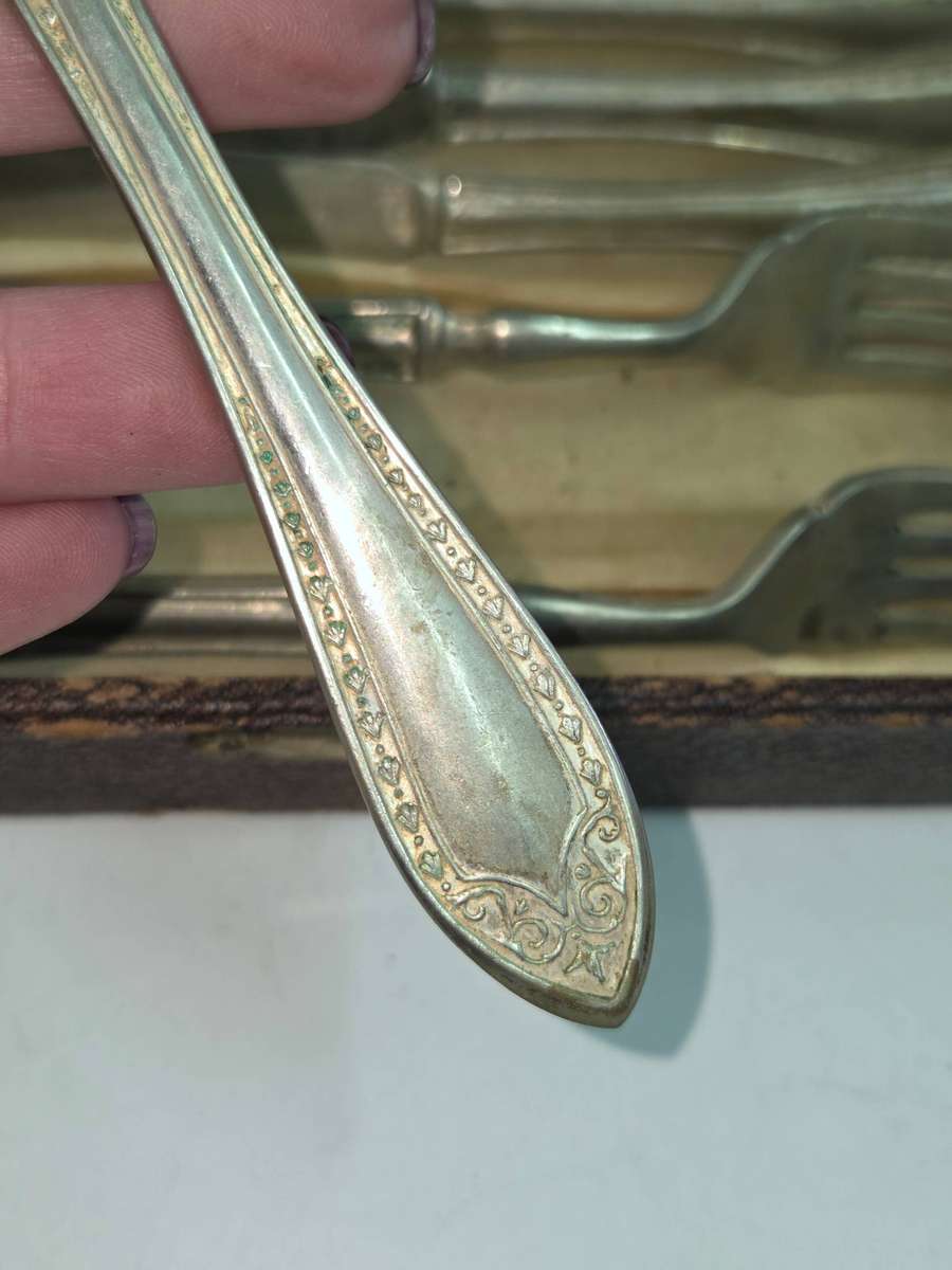 12 Piece Vintage EPNS Knife and fork set in original box