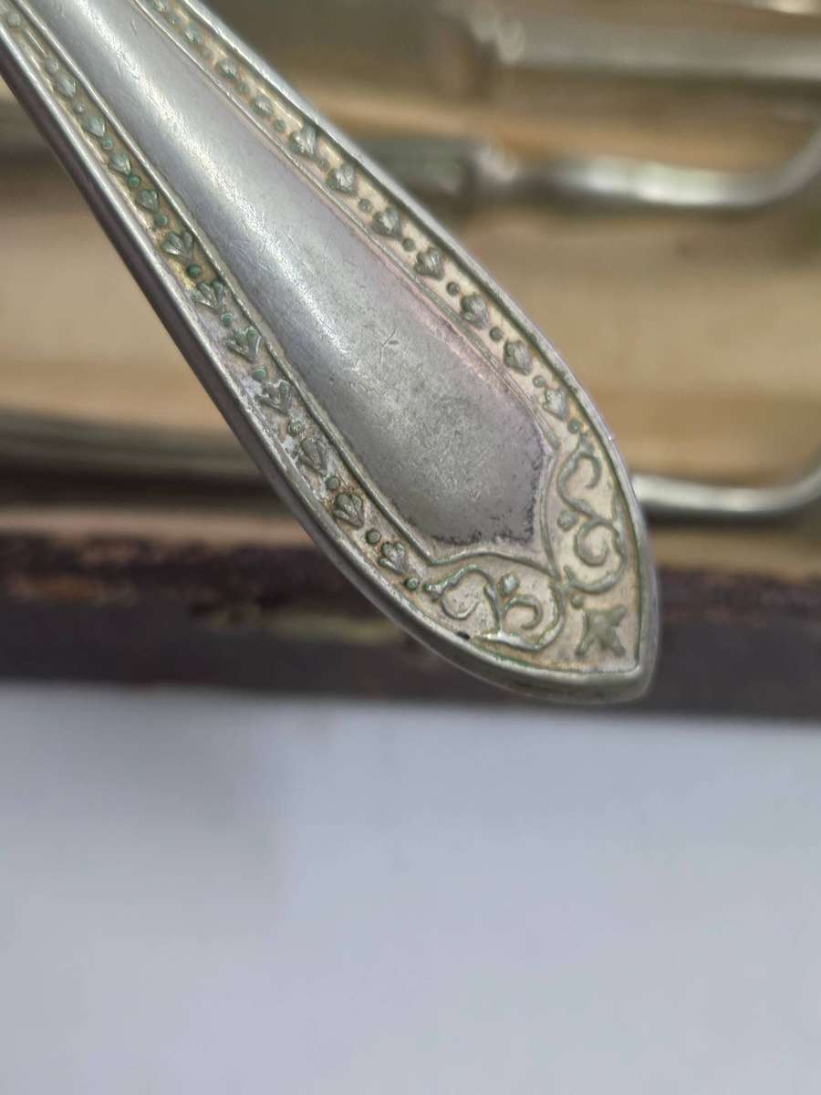 12 Piece Vintage EPNS Knife and fork set in original box