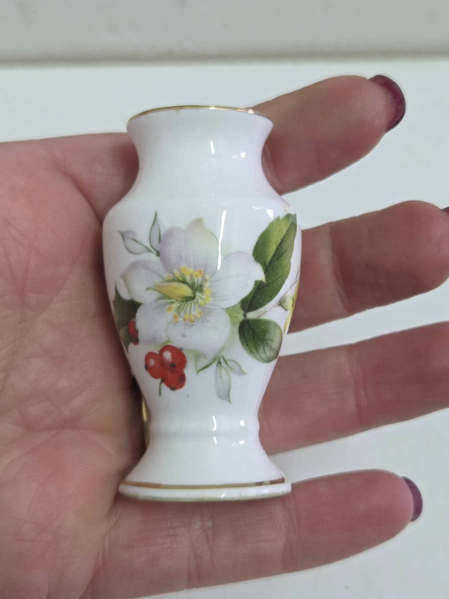 Vintage Miniature Hammersley Bone Chine Vase - Made in England - Height - 6cm