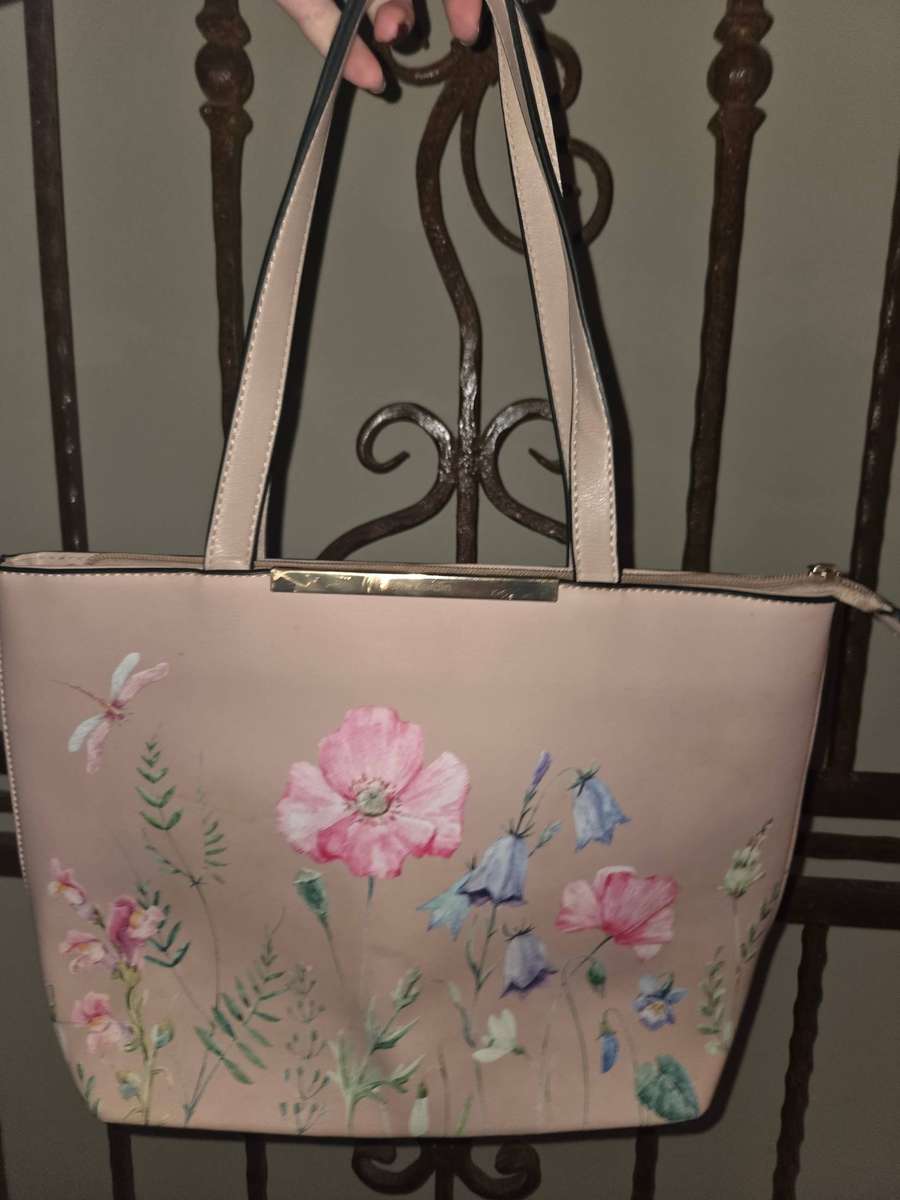 Large Pierre Cardin Handbag with floral detail - Beautiful and good quality