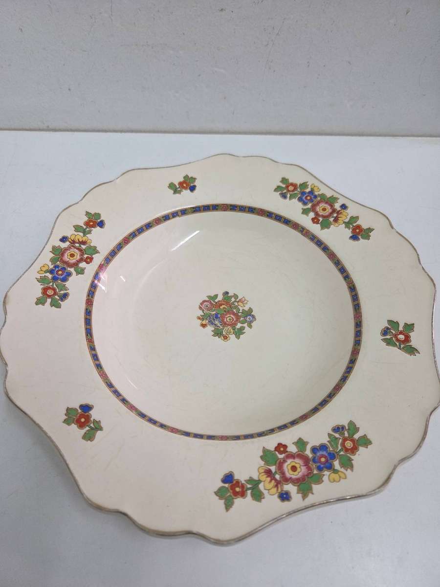 Beautiful vintage John Maddock & Sons Minerva Royal Ivory soup plate - Diameter - 26cm