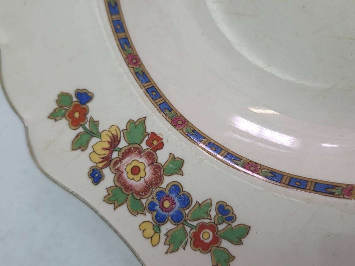 Beautiful vintage John Maddock & Sons Minerva Royal Ivory soup plate - Diameter - 26cm