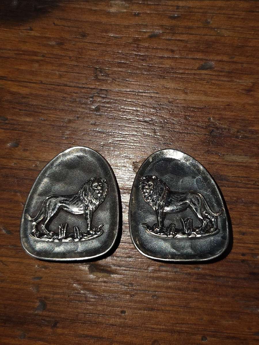 Vintage Earrings with lion detail