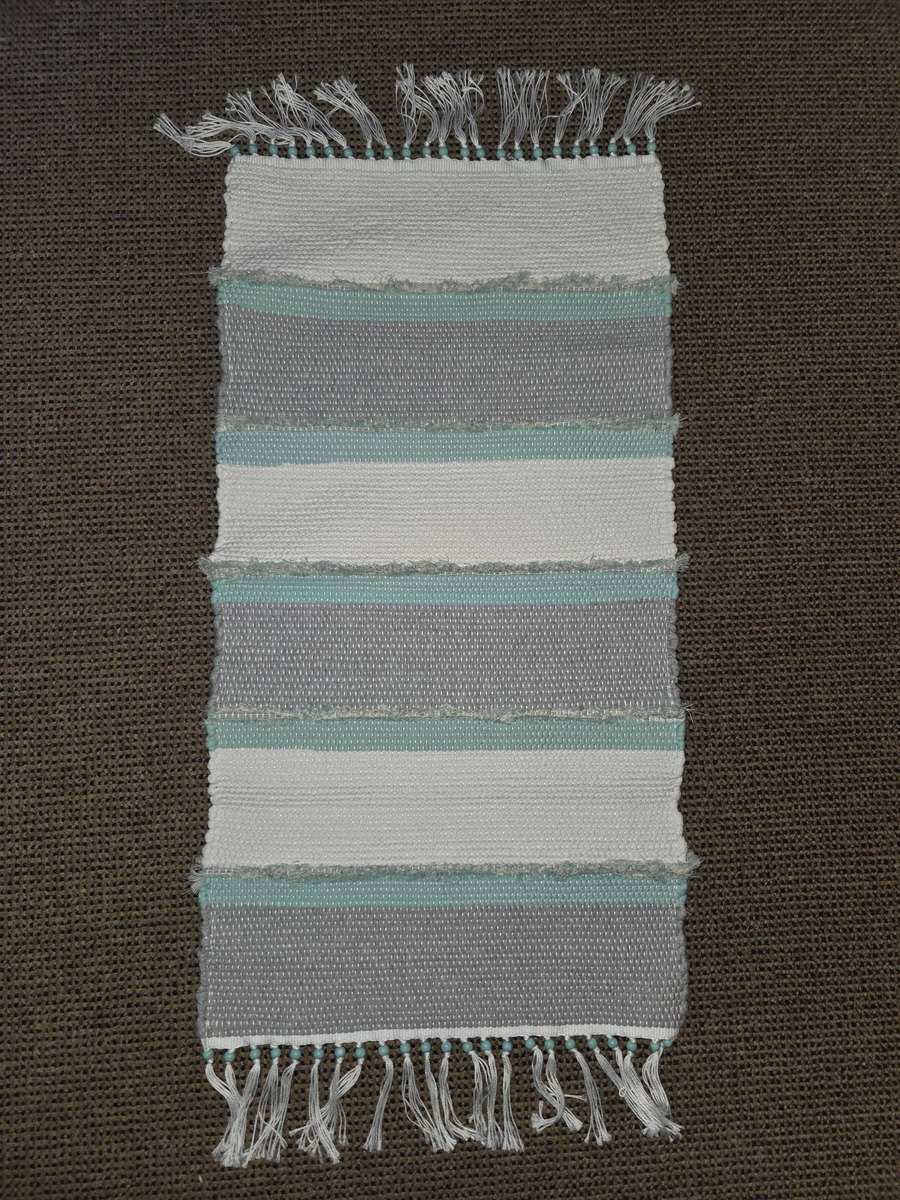 Small rug / Carpet Handmade Never used Size without fringe -  71cm x 38cm