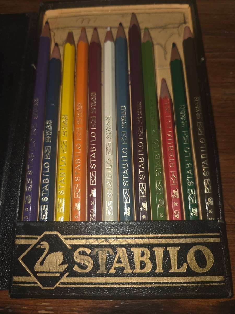 Vintage Stabilo hard case with pencils