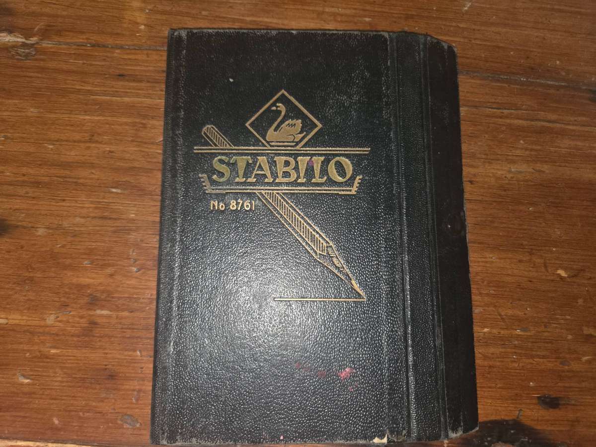Vintage Stabilo hard case with pencils