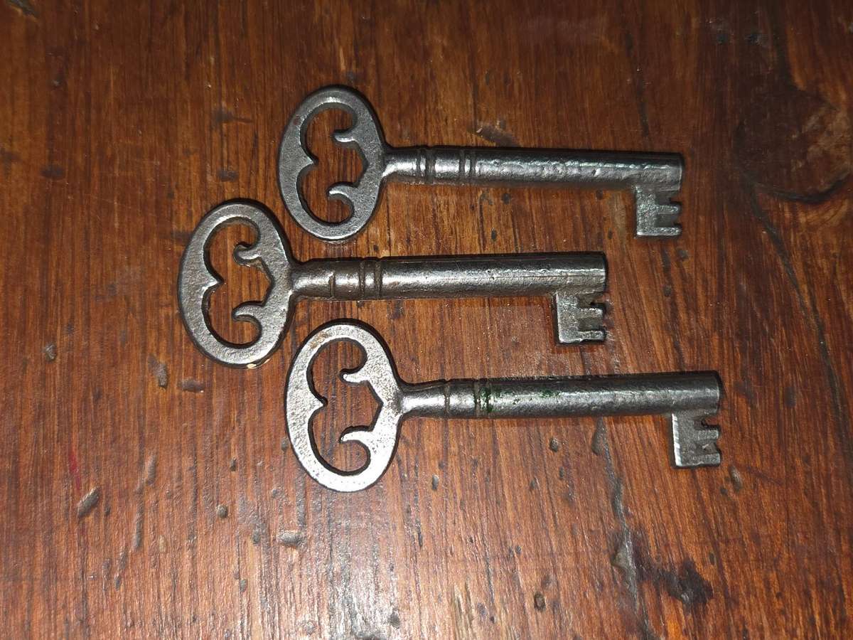 3 x Vintage Keys 5.5cm
