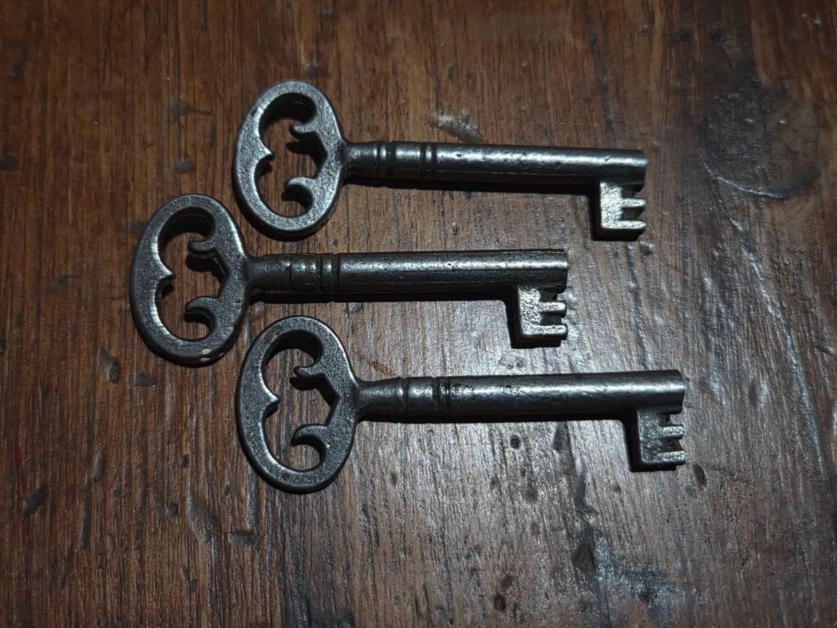 3 x Vintage Keys 5.5cm