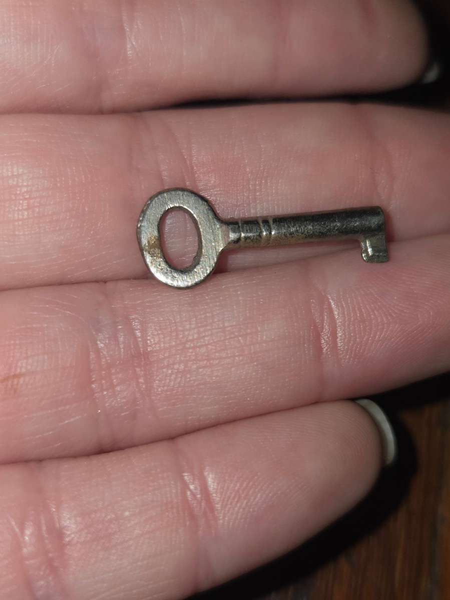 3 x Very Small Vintage Keys - Largest - 3cm - Smallest - 2.5cm