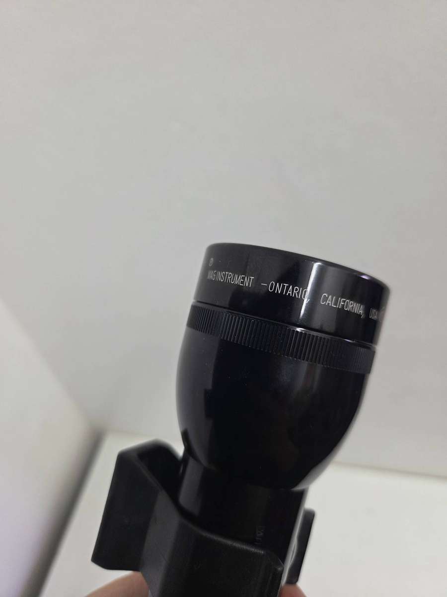 Large Maglite torch with mounting fittings - Perfect condition - Simply needs batteries