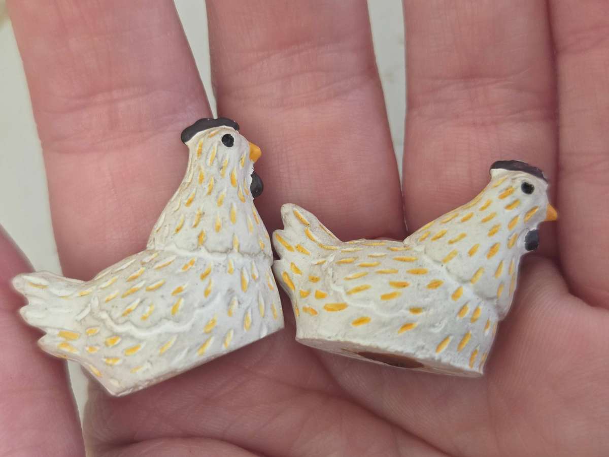 2 Piece Very Small Chicken figurines