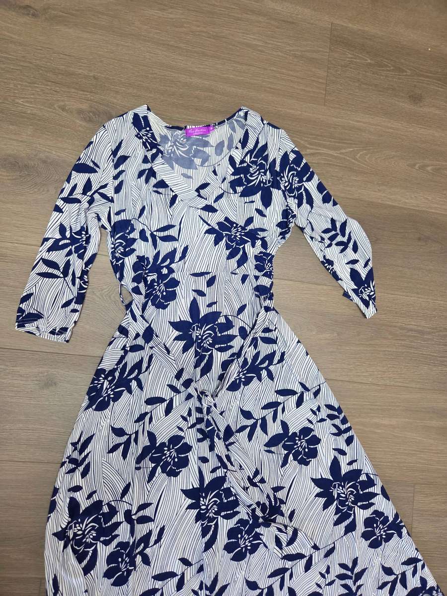 Beautiful Navy and White long dress - very flattering - Size M