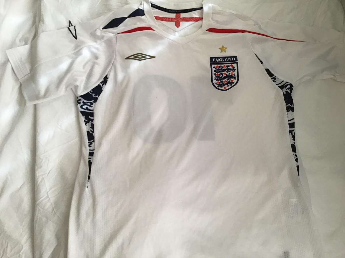 Official England football jersey 2007-2009