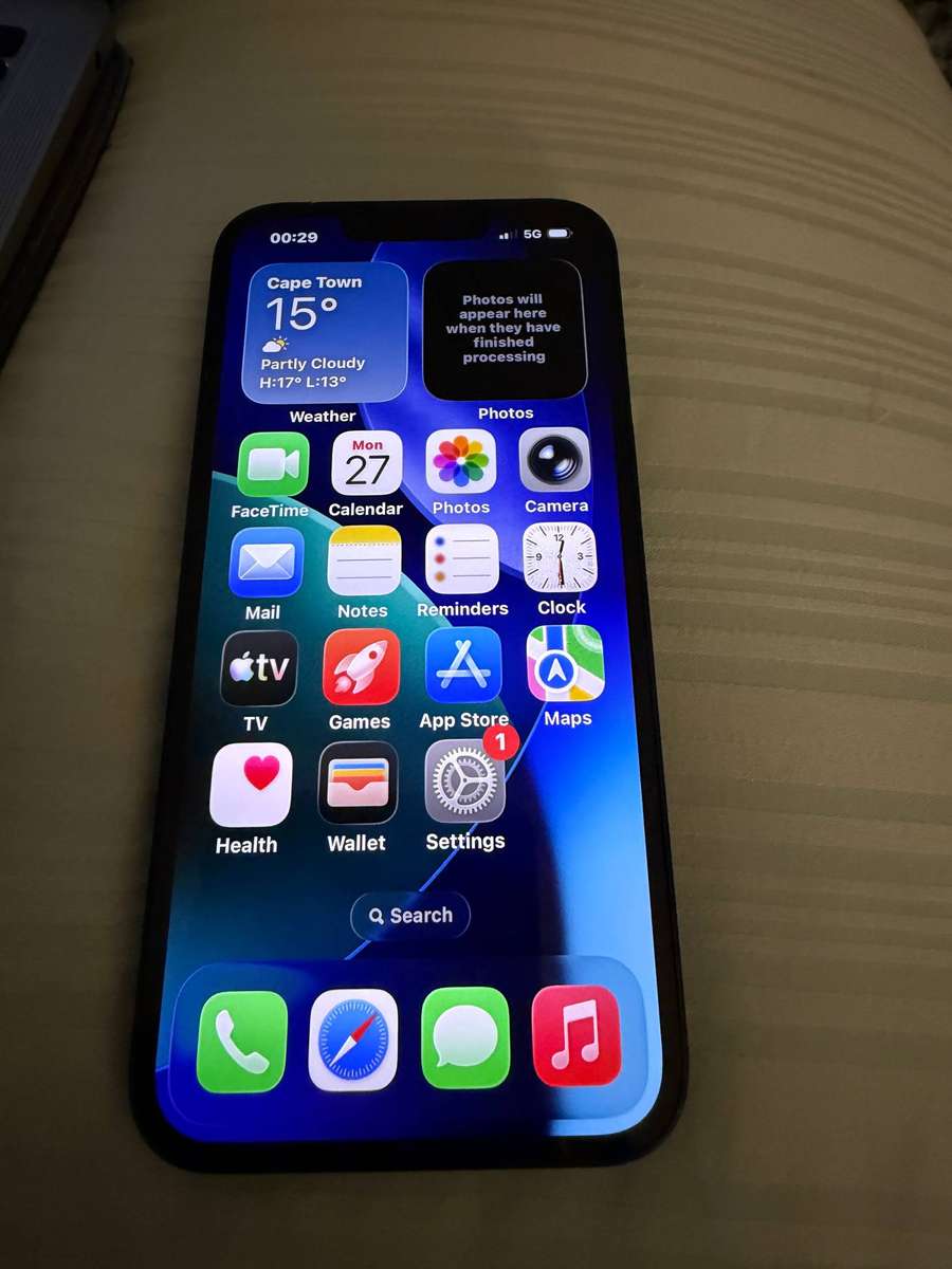 Iphone 13 128gig in Mint Condition