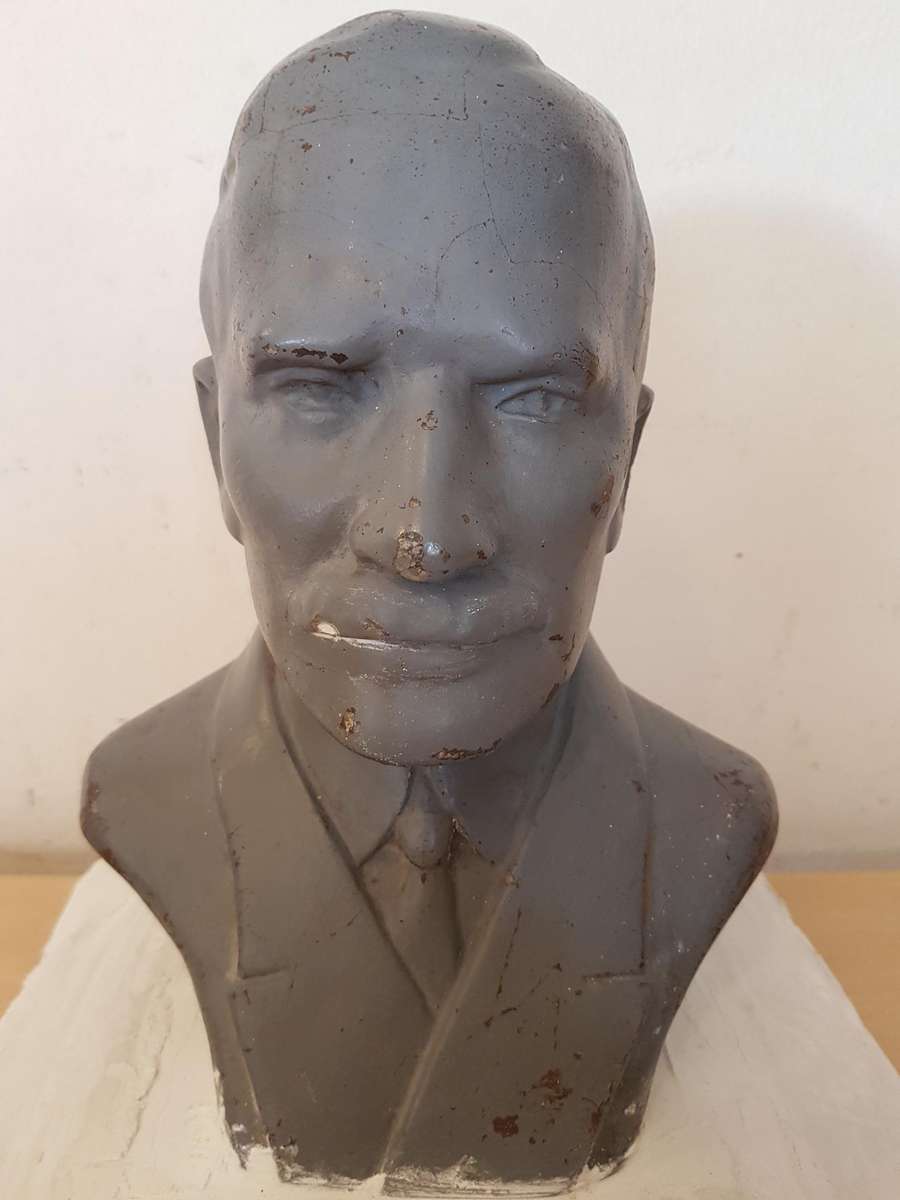 1949 Bust of Prime Minister Gen JBM Hertzog (30cm / 25kg)