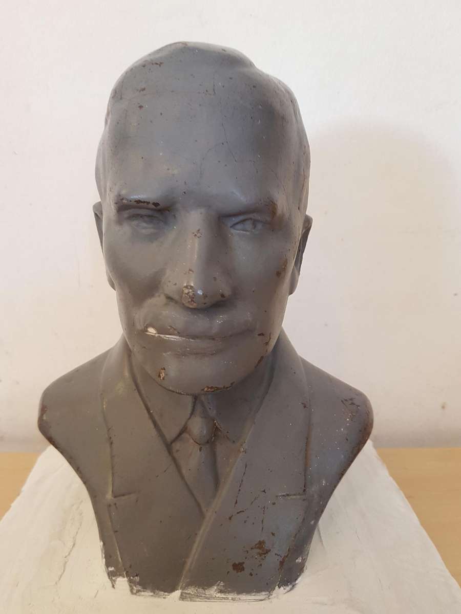 1949 Bust of Prime Minister Gen JBM Hertzog (30cm / 25kg)
