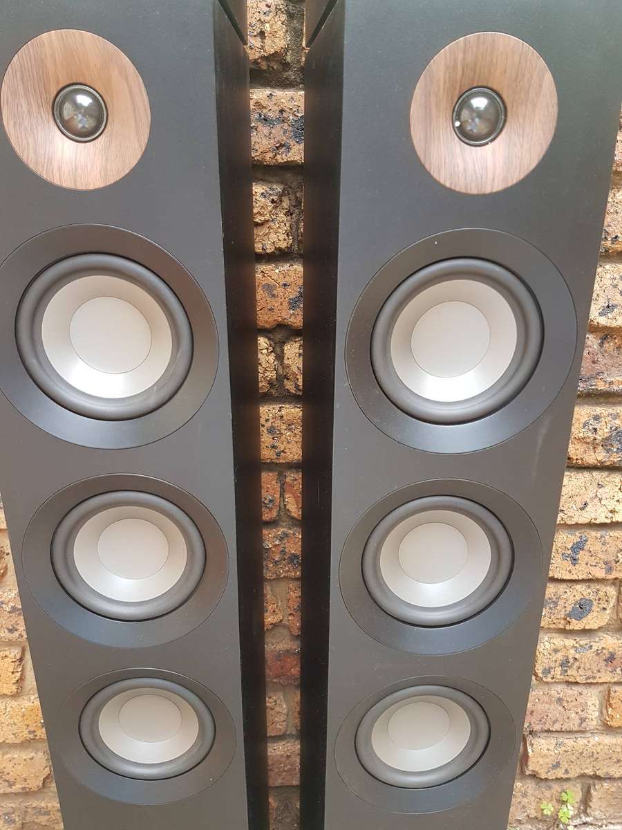 Jamo S 809 Floorstanding 150 Watt Speakers With S8 ATM Dolby Atmos in Original Boxes (Like New)