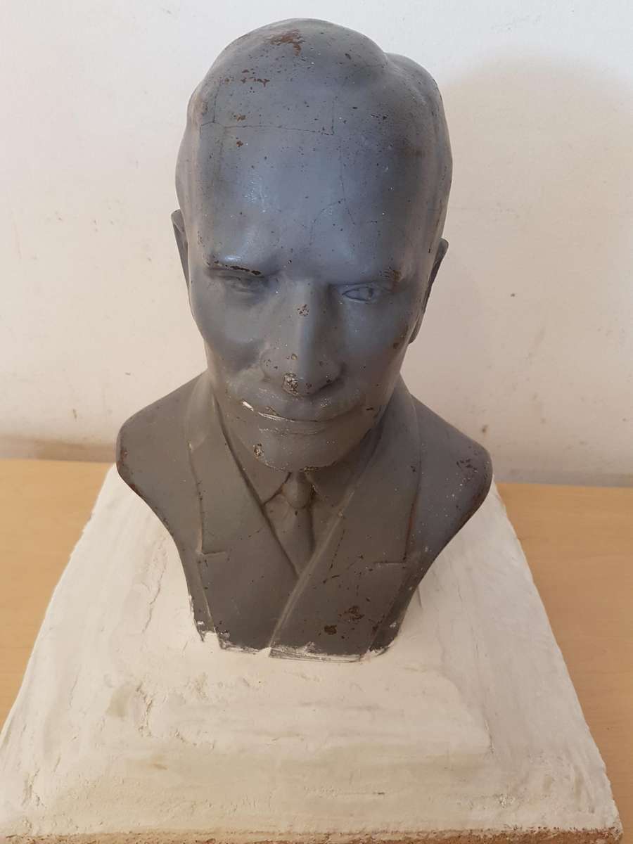 1949 Bust of Prime Minister Gen JBM Hertzog (30cm / 25kg)