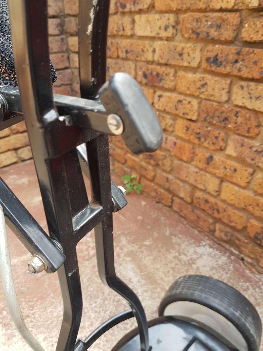 Electric Golf Trolley + 2 x Deep Cycle Batteries + Charger + Cables (Collection / Book Own Courier)