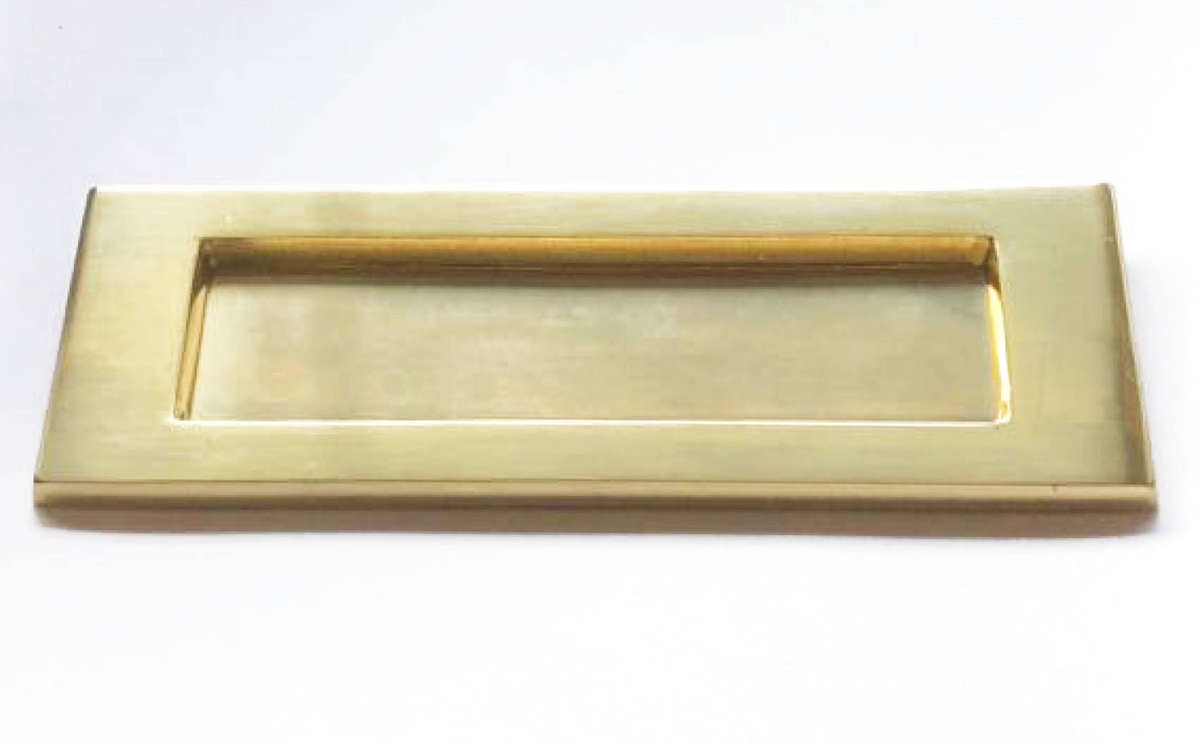 EURO BRASS VICTORIAN LETTER PLATE