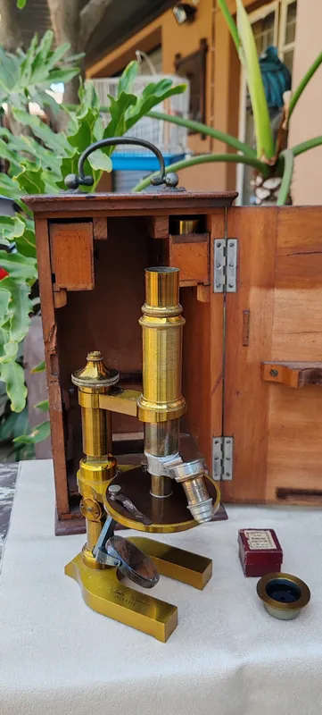 Stunning 19th century Solid brass E.Leitz Wetzlar German Microscope in Box No 24414