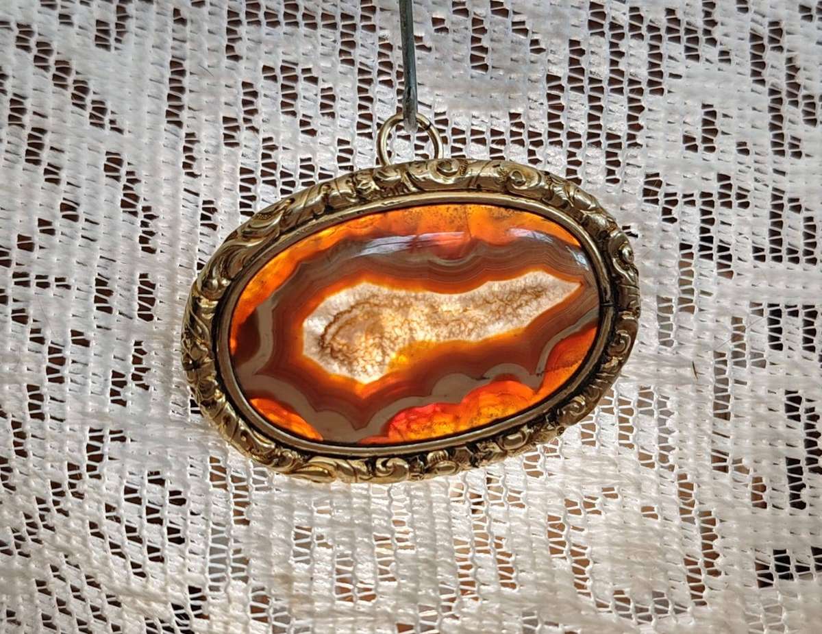 Vintage Oval Banded Agate Brooch
