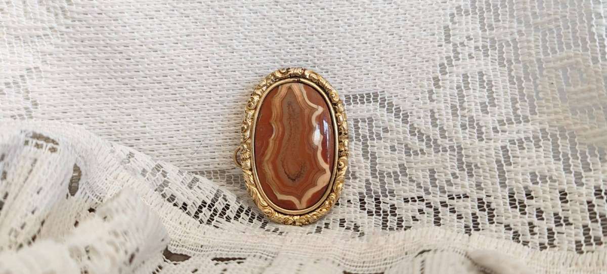 Vintage Oval Banded Agate Brooch