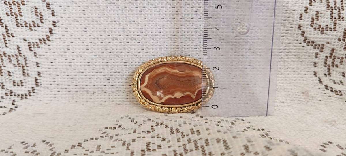 Vintage Oval Banded Agate Brooch