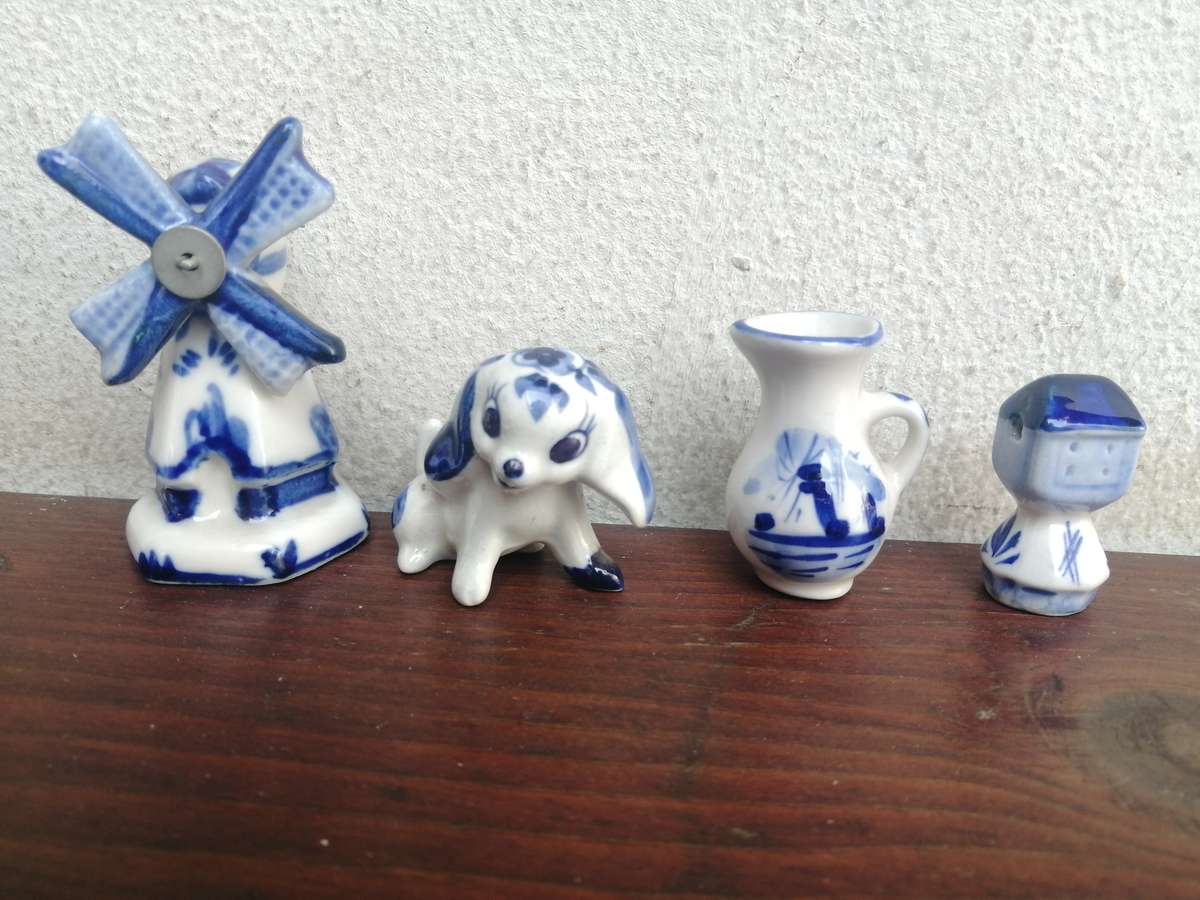 Set of 4 small blue and white ornaments.