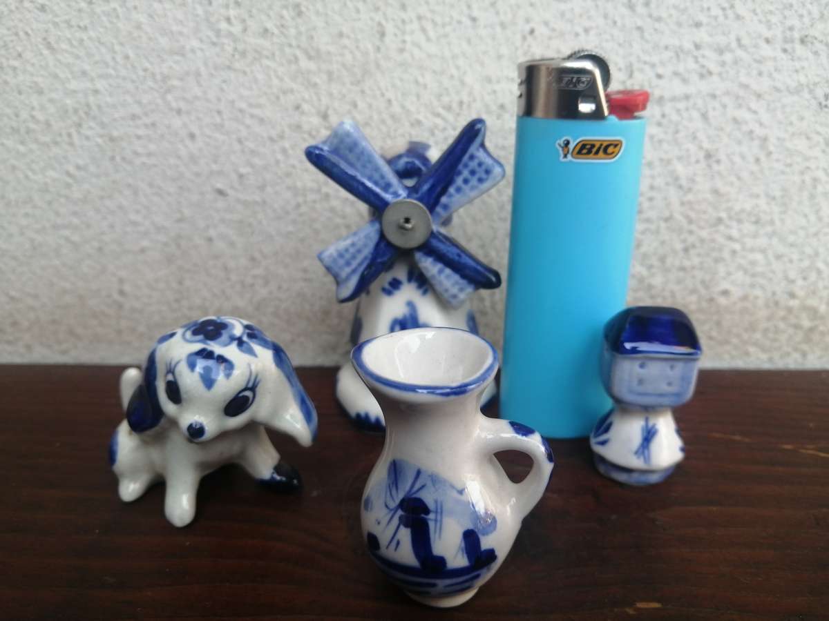 Set of 4 small blue and white ornaments.