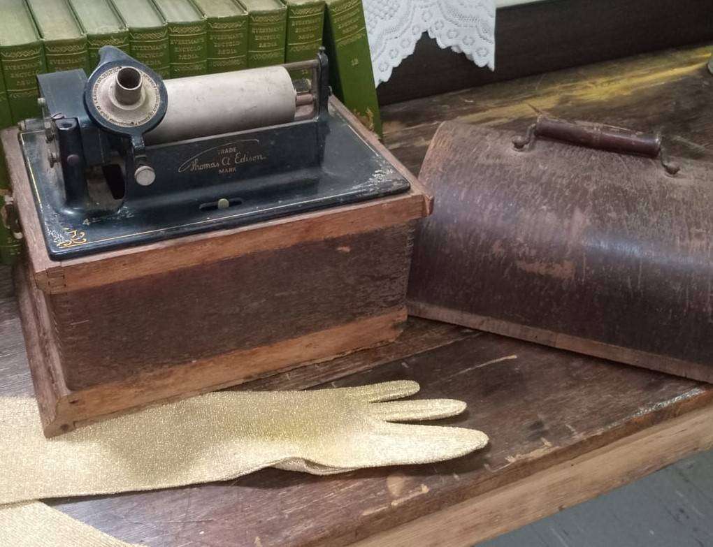 20th Century Thomas A. Edison Cylinder Phonograph. VERY SCARES!!! Museum peace.