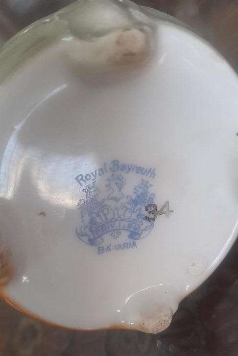 1915 Royal Bayreuth Bud Vase> Scares!