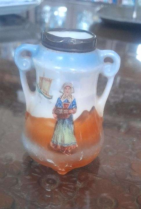 1915 Royal Bayreuth Bud Vase> Scares!