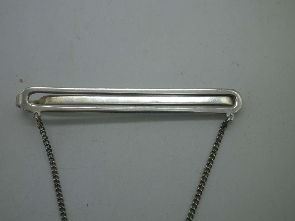 Hallmarked Sterling Silver Ladies Tie or scarf pin with medallion for engraving initials. 7cm. 8.21g