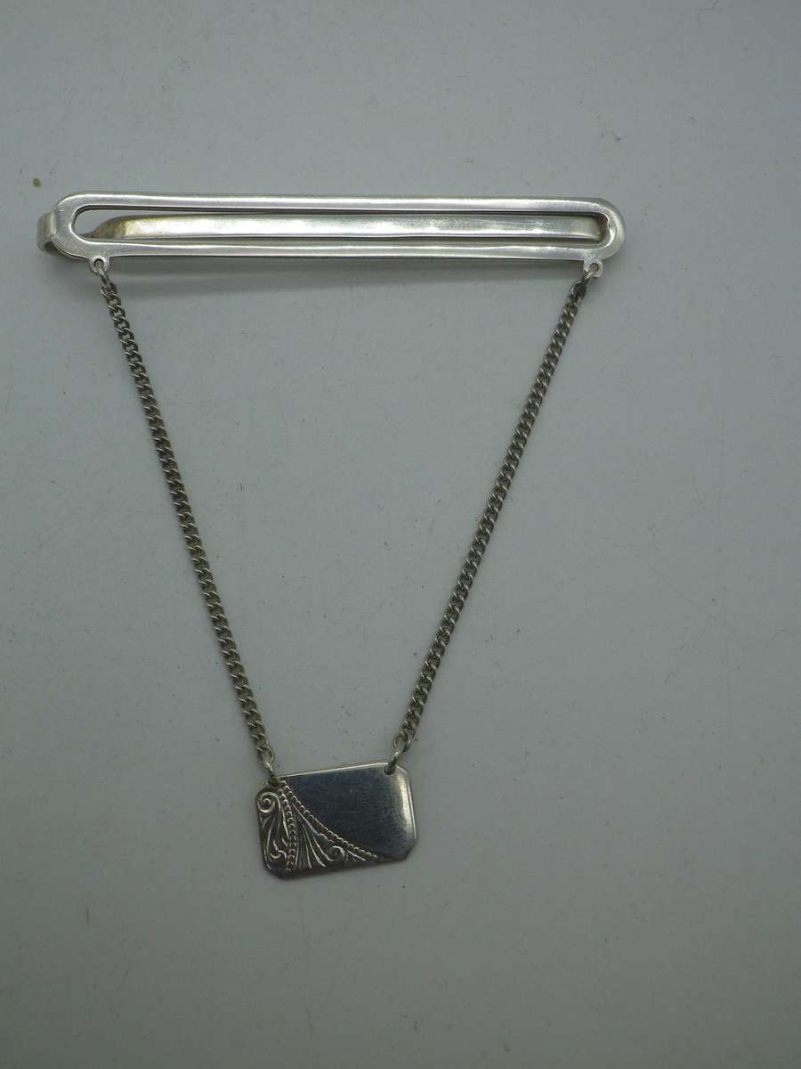 Hallmarked Sterling Silver Ladies Tie or scarf pin with medallion for engraving initials. 7cm. 8.21g