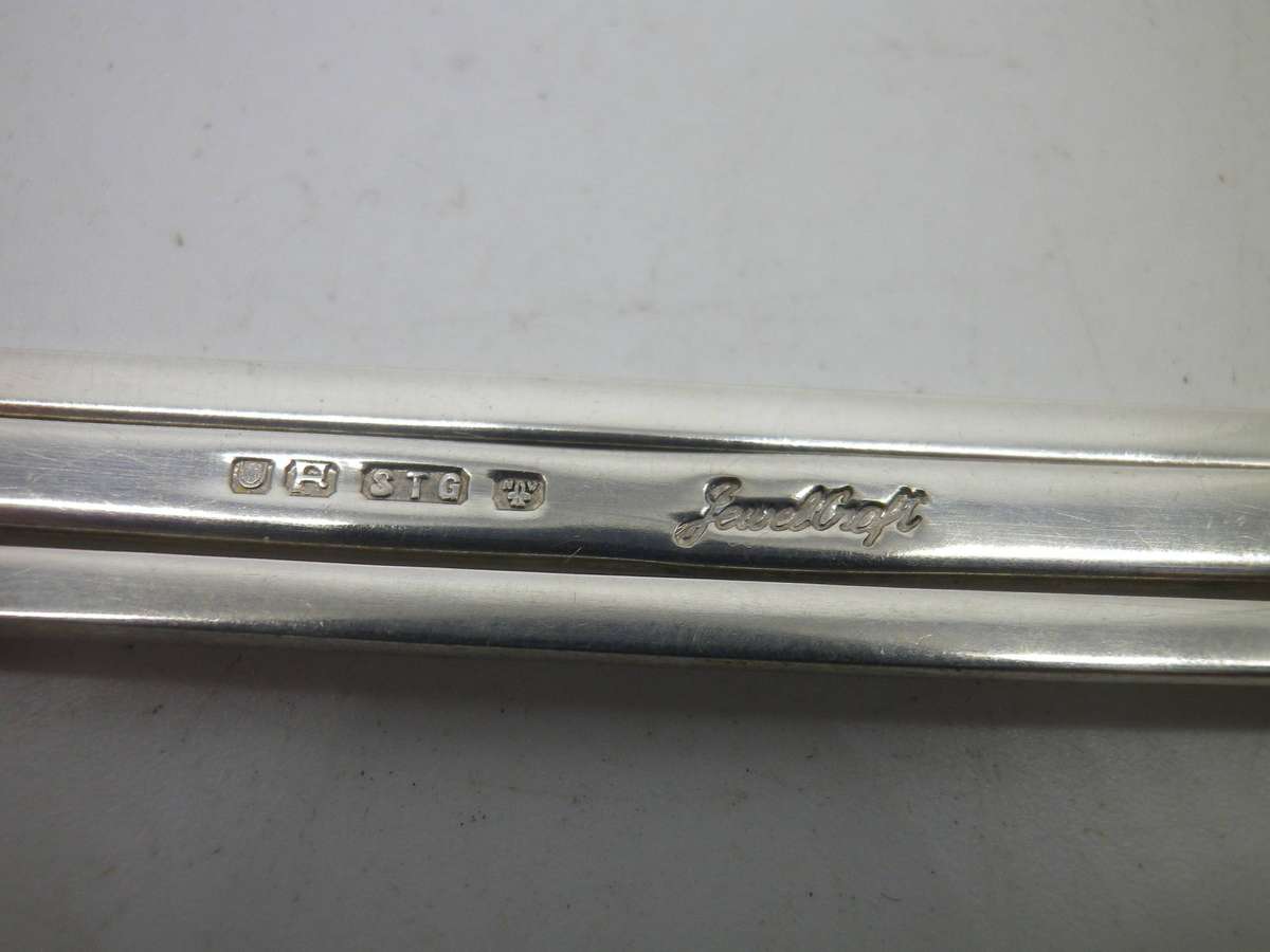 Hallmarked Sterling Silver Ladies Tie or scarf pin with medallion for engraving initials. 7cm. 8.21g