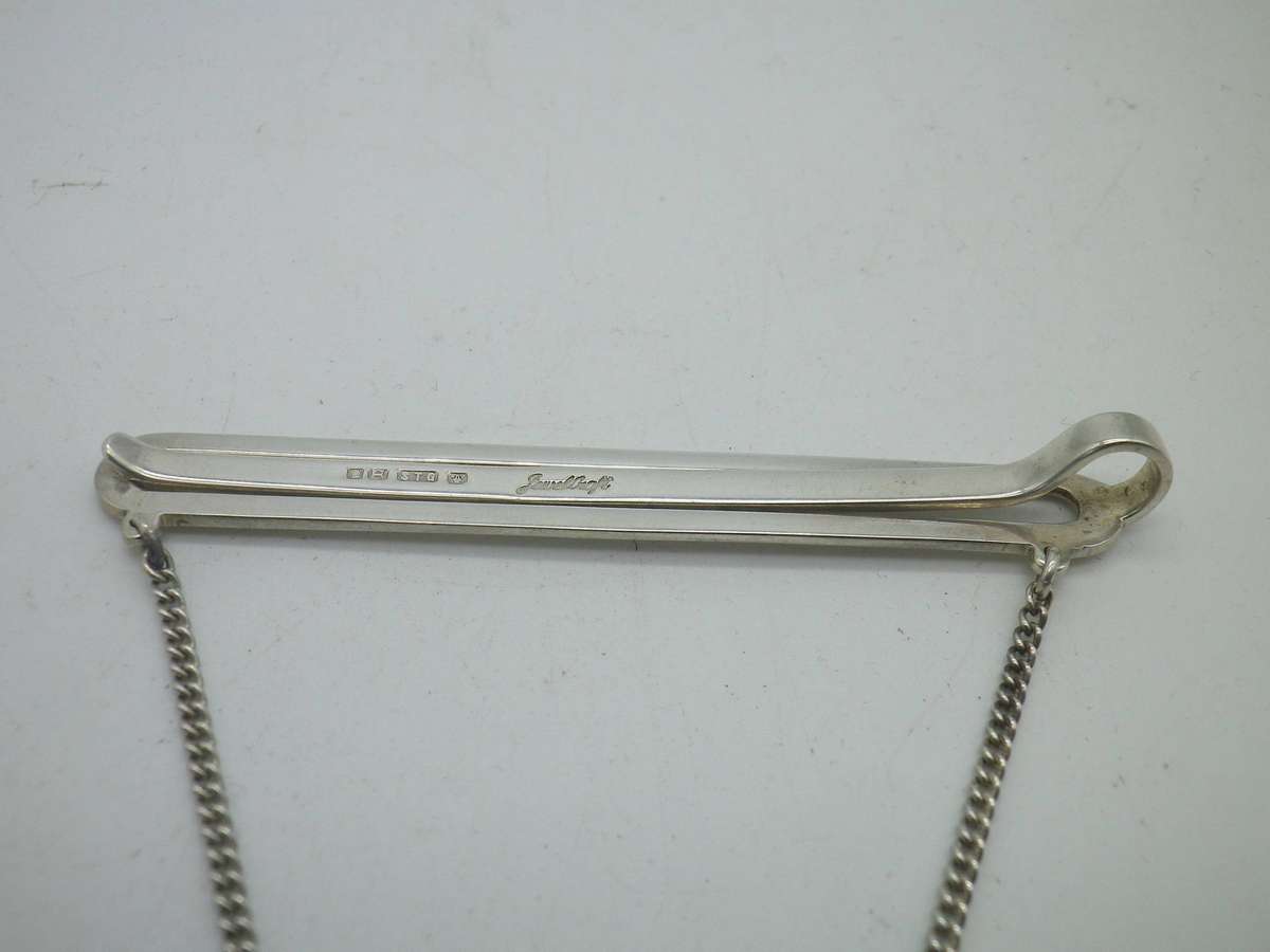 Hallmarked Sterling Silver Ladies Tie or scarf pin with medallion for engraving initials. 7cm. 8.21g