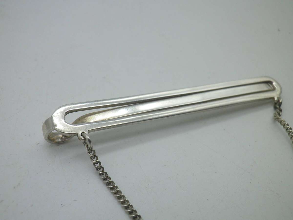 Hallmarked Sterling Silver Ladies Tie or scarf pin with medallion for engraving initials. 7cm. 8.21g