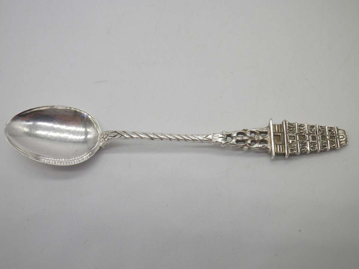 Sterling Silver FIGURAL Souvenir spoon, Malaysia. Sri Mahamariamman Temple 9.91 grams. 11cm long