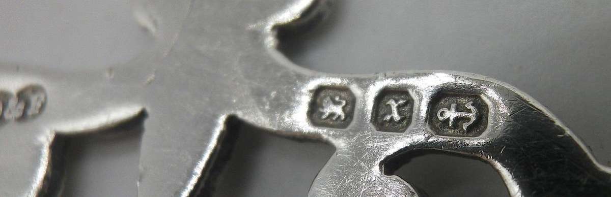 Hallmarked Silver Nurses Buckle Birmingham, 1897. Deakin & Francis Ltd  41.7 g. Damaged