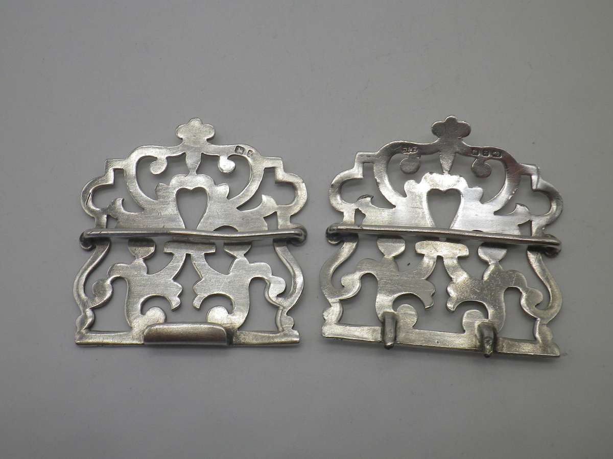 Hallmarked Silver Nurses Buckle Birmingham, 1897. Deakin & Francis Ltd  41.7 g. Damaged