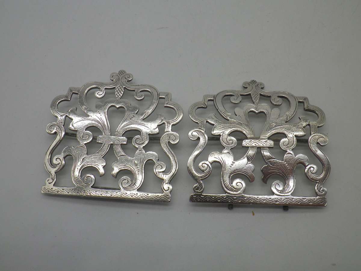 Hallmarked Silver Nurses Buckle Birmingham, 1897. Deakin & Francis Ltd  41.7 g. Damaged