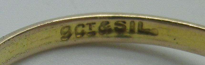 Lovely 9ct Gold & Sterling Silver Aquamarine ring. Size: N. 1.92 grams