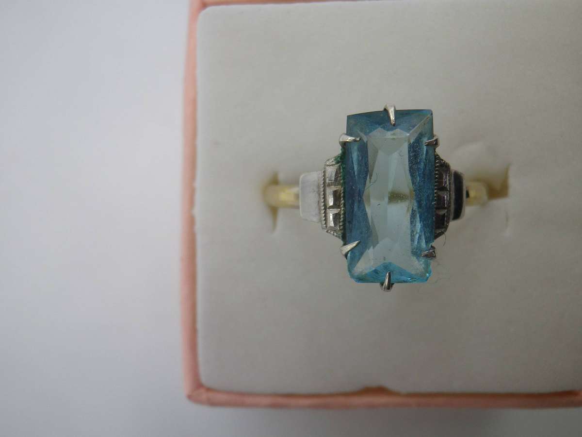 Lovely 9ct Gold & Sterling Silver Aquamarine ring. Size: N. 1.92 grams