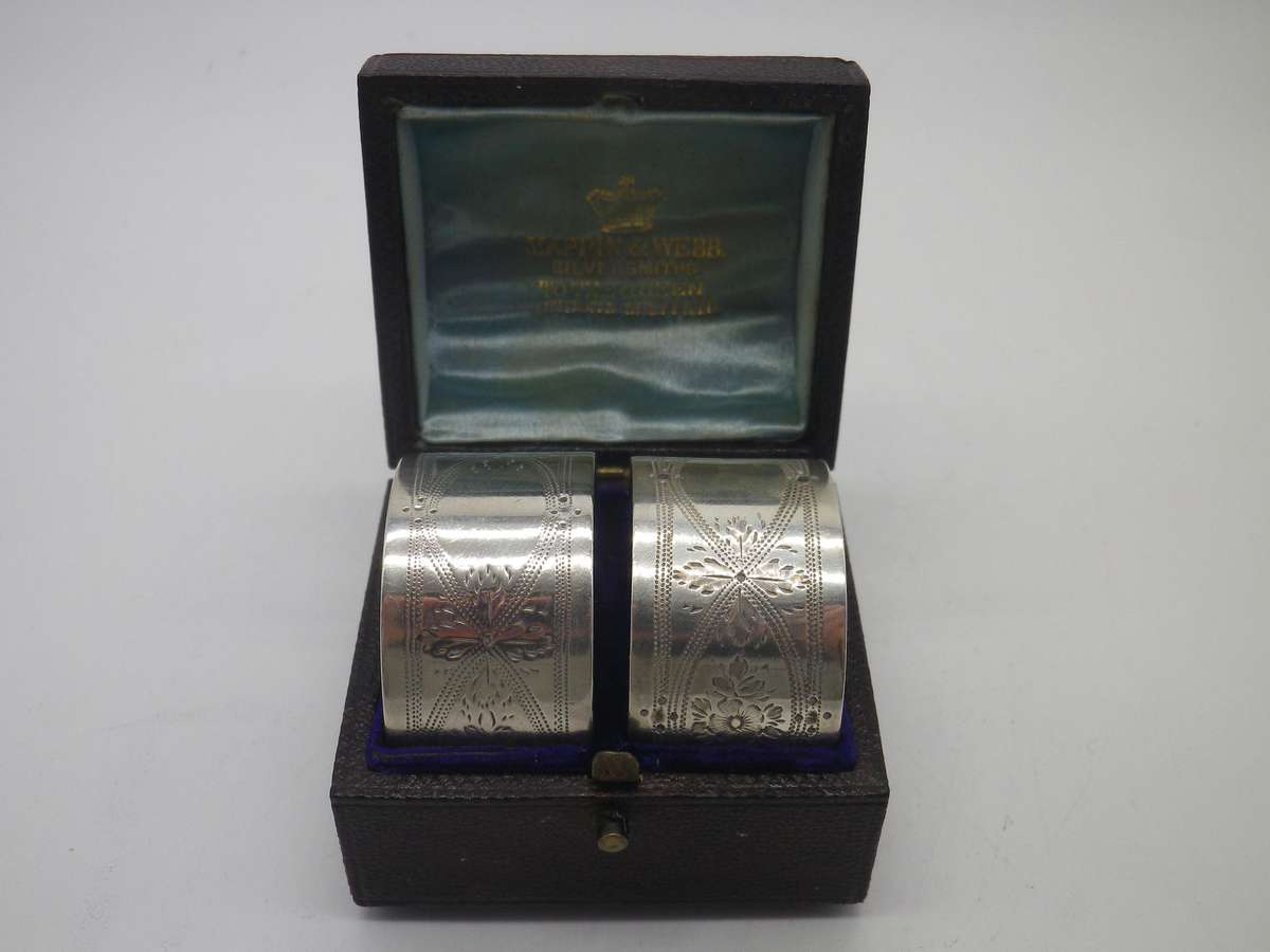Pair Hallmarked Sterling silver napkin serviette rings. Sheffield, 1884  Boxed 43 g. Boxed