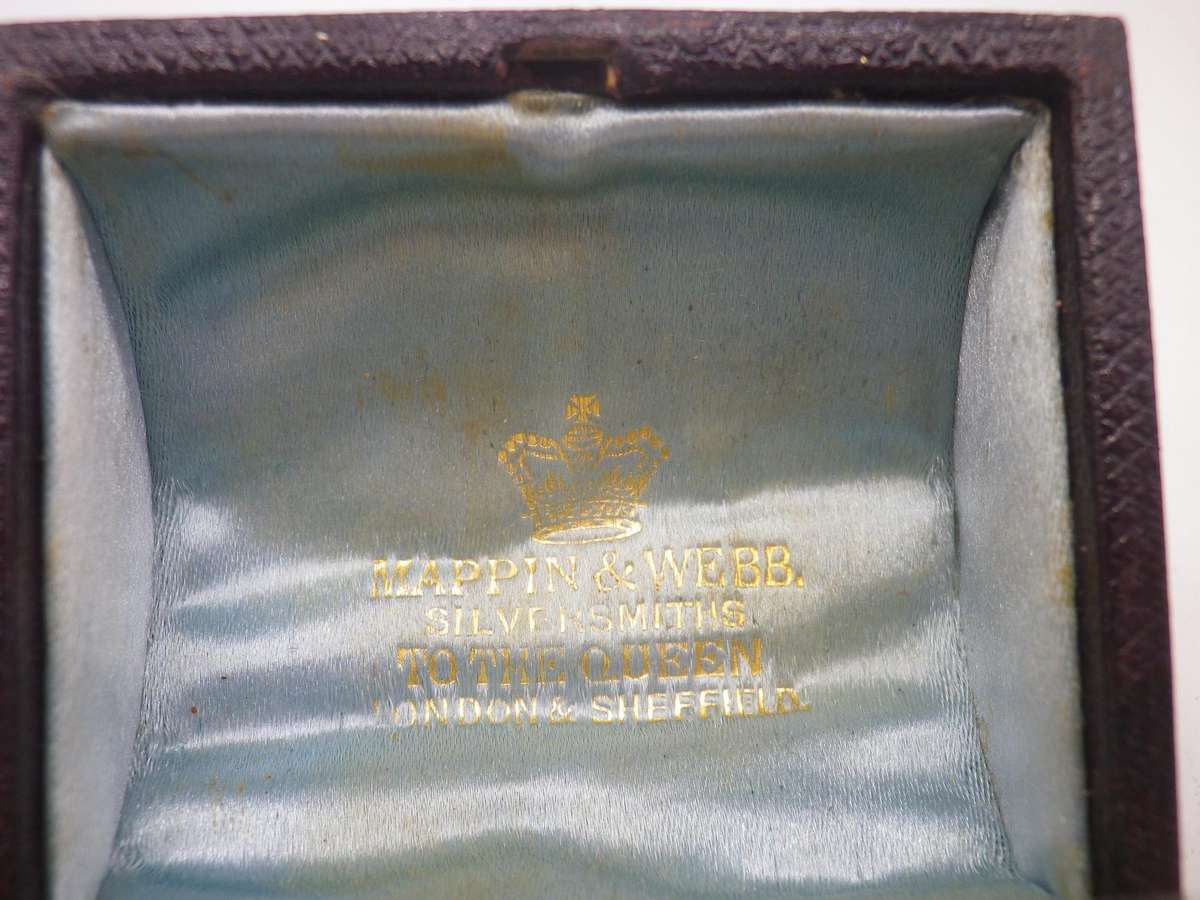 Pair Hallmarked Sterling silver napkin serviette rings. Sheffield, 1884  Boxed 43 g. Boxed