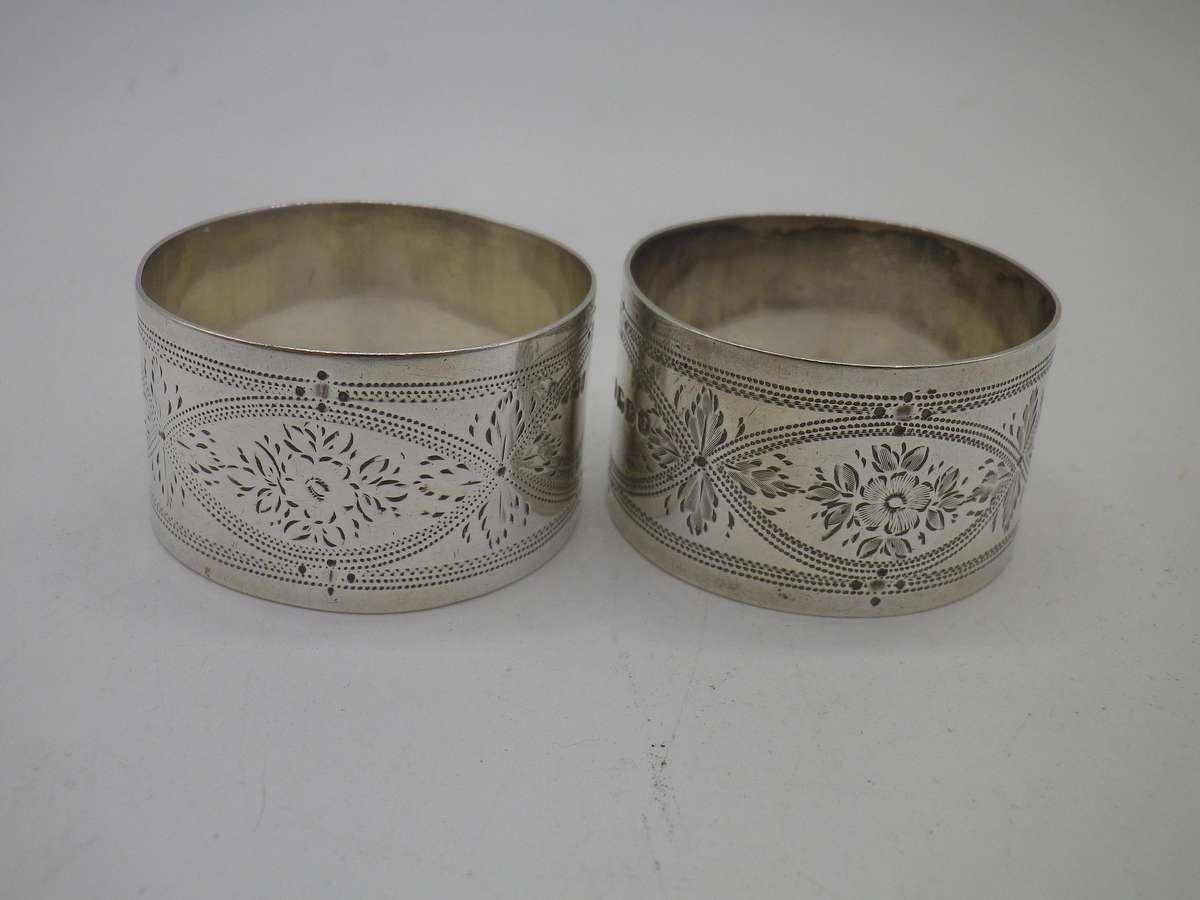 Pair Hallmarked Sterling silver napkin serviette rings. Sheffield, 1884  Boxed 43 g. Boxed