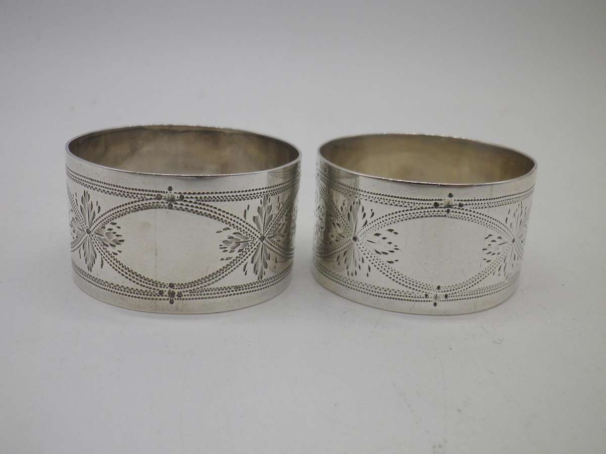 Pair Hallmarked Sterling silver napkin serviette rings. Sheffield, 1884  Boxed 43 g. Boxed