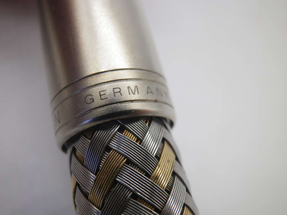 PORSCHE DESIGN TEC FLEX FOUNTAIN PEN with 18ct white gold nib. Made in Germany