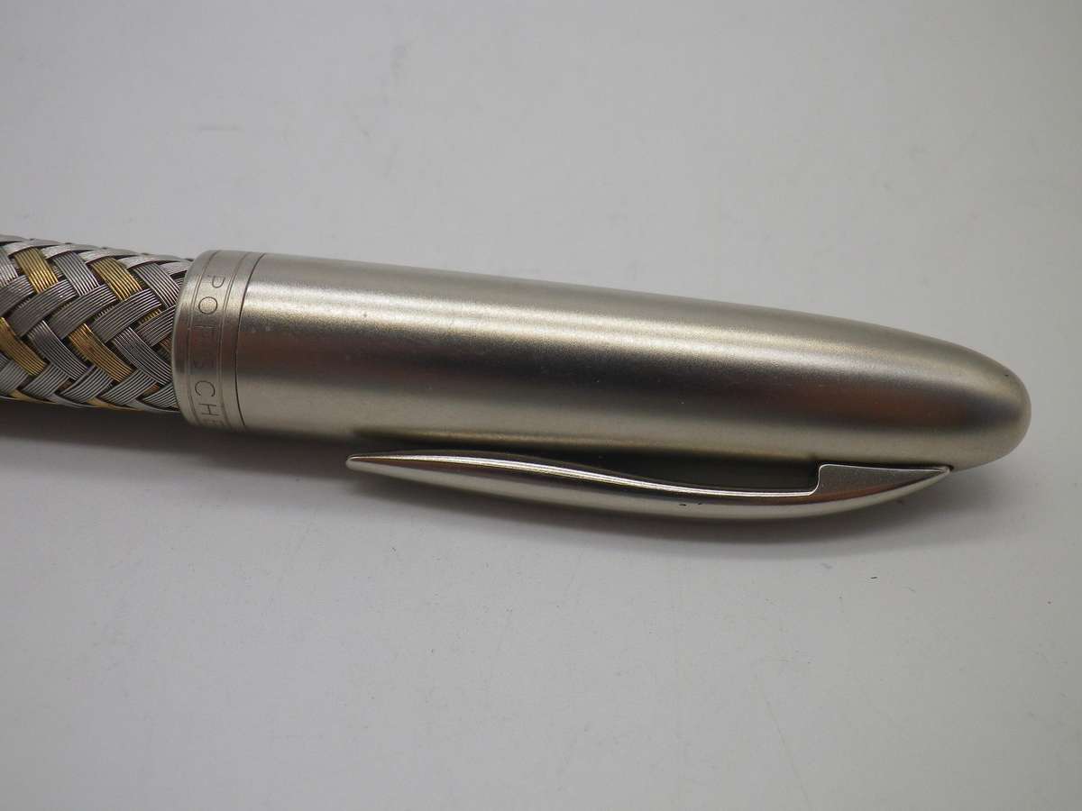 PORSCHE DESIGN TEC FLEX FOUNTAIN PEN with 18ct white gold nib. Made in Germany